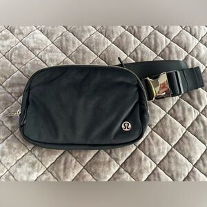 Lululemon Everywhere Belt Bag